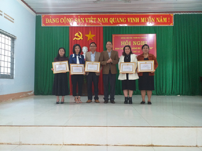 Hoi nghi ban chap hanh dang uy thi tran 3